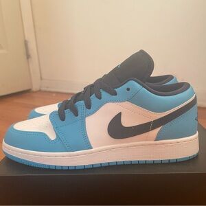 Never worn Jordan 1 low UNC GS 6